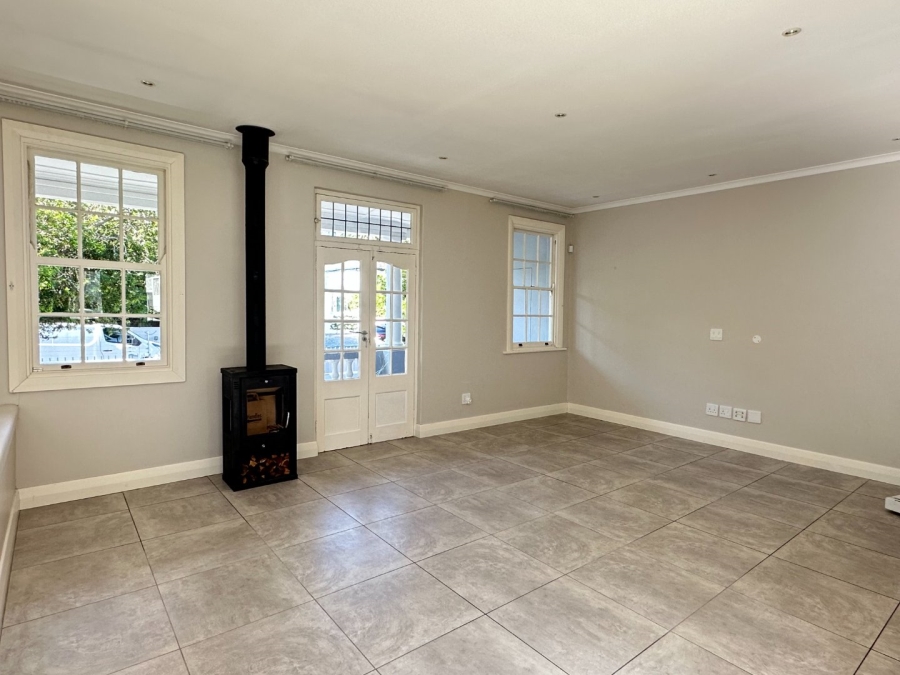 To Let 3 Bedroom Property for Rent in Green Point Western Cape